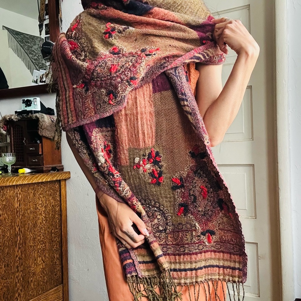 Bohemian Floral Embroidered Shawl - Multicolor
